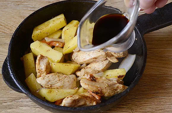 курица с картошкой на сковороде с соевым соусом рецепт фото 4